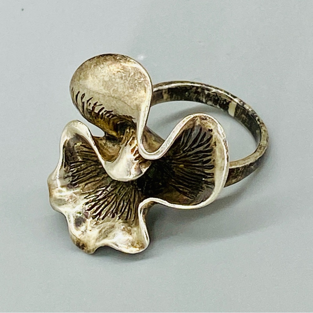 Vintage, Sterling Silver, Flower Ring, Post Modern, Handcrafted in Ukraine - Picture 6 of 16